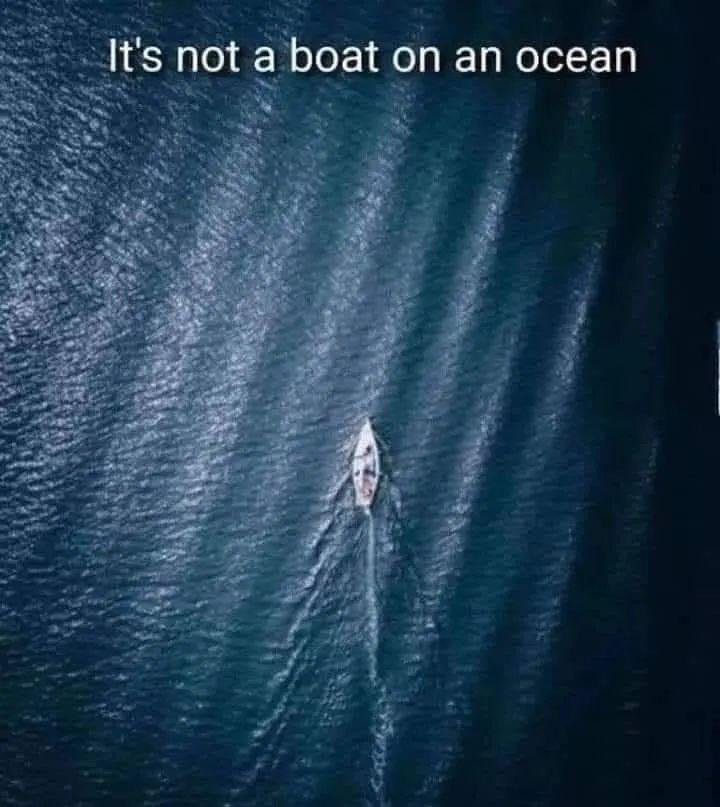 바다에 떠 있는 보트