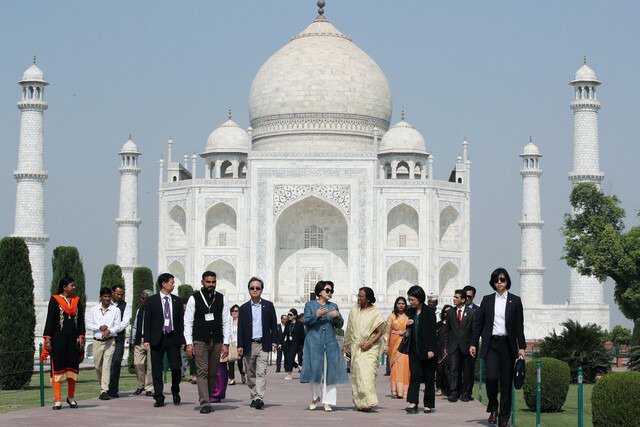 문대통령 부인이 인도에 간 이유와 여성경호원