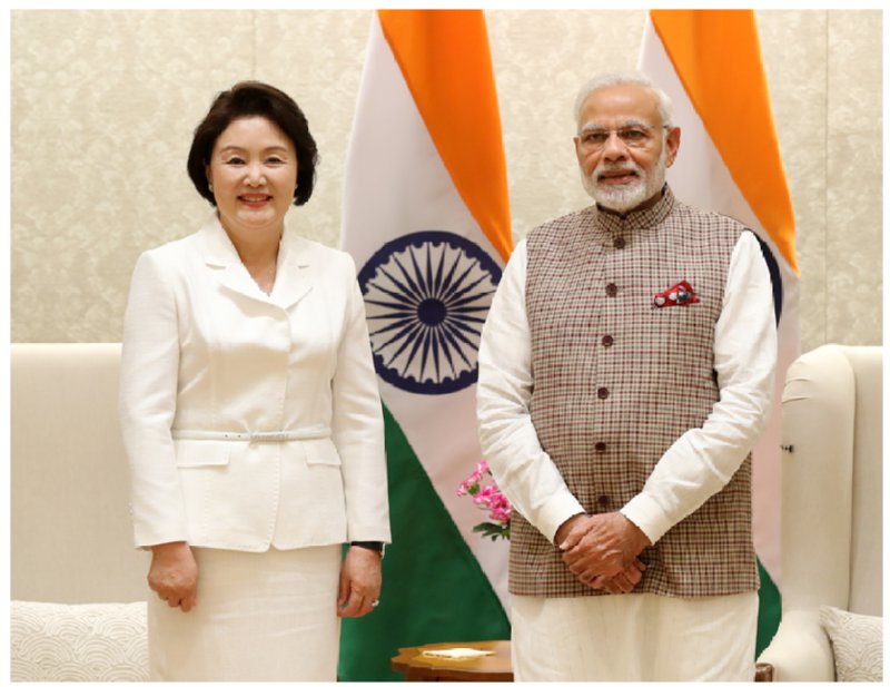 문대통령 부인이 인도에 간 이유와 여성경호원