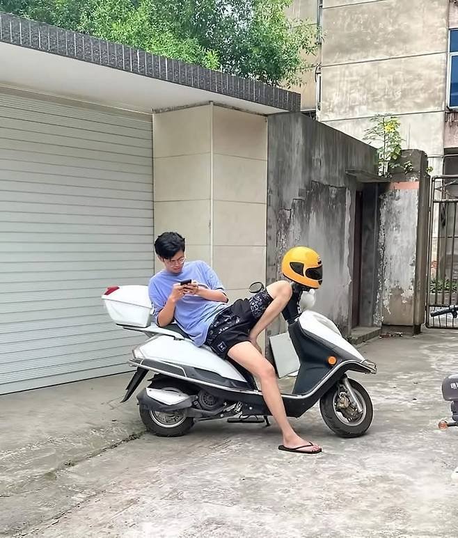 남자1 여자1 오토바이1