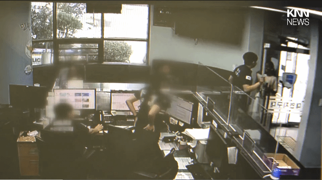 등록금 잃어버린 외국인 유학생 gif