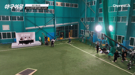 여자 아이스하키 국대 골리 출신의 야구 포수 실력 ㄷㄷ