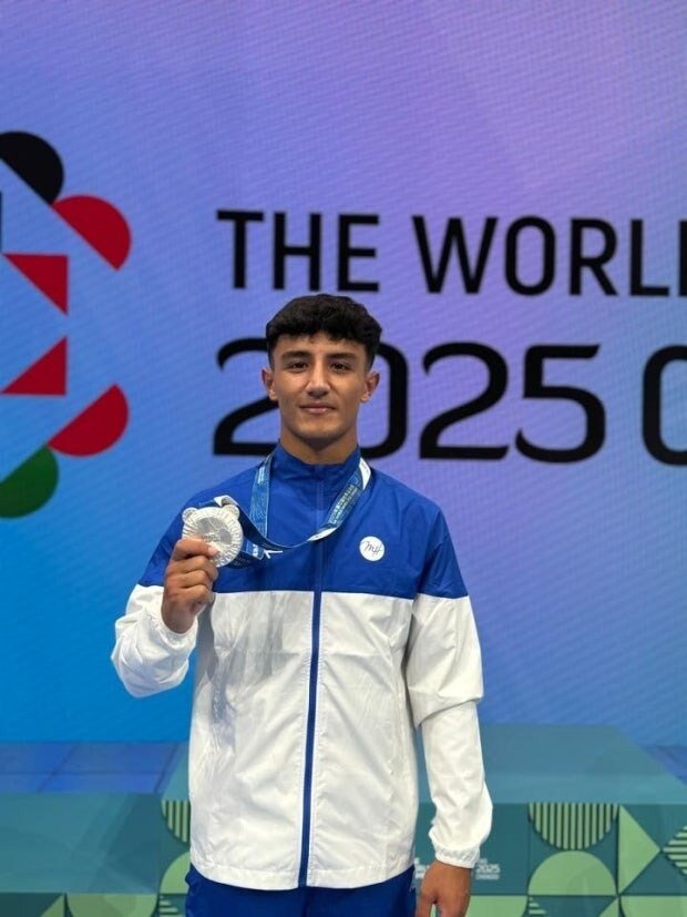 국제 대회에서 세계 최초로 성공시킨 텀블링 기술.gif