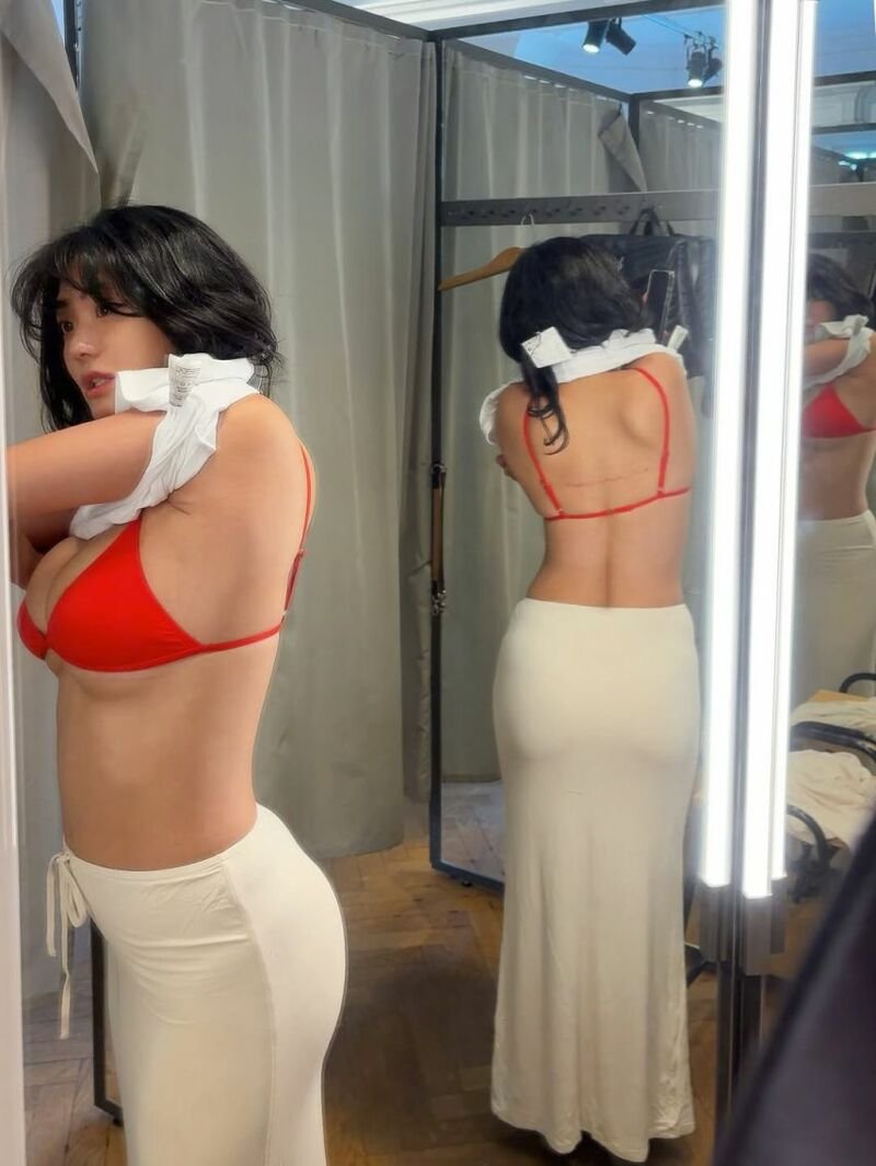 ㅇㅎ) 옷 피팅하는 미모의 처자..jpg